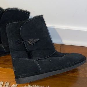 {Bearpaw} boots